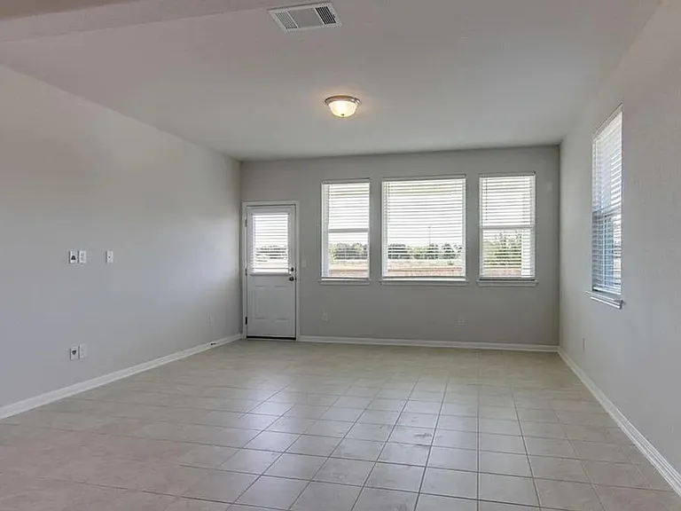 240 La Escalera Dr — Photo 13