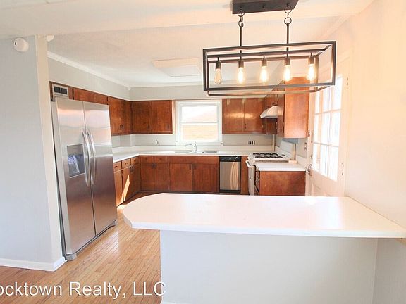 3rd image of 425 Eastover Dr