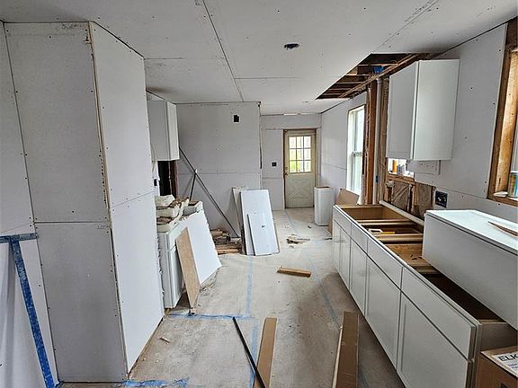 4th image of 2629 Terrace Ln