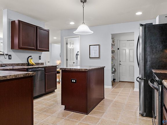 3rd image of 137 Sedgewick Dr