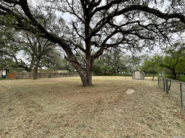 822 Market St LOT 7 & 8, Pleasanton, TX 78064