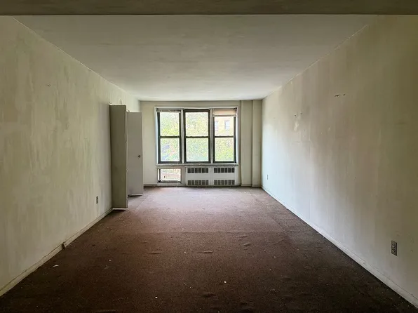 5803 Calloway St APT 3EE, Flushing, NY 11368