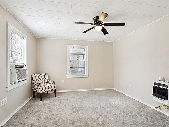 3rd image of 2021 Lenora St