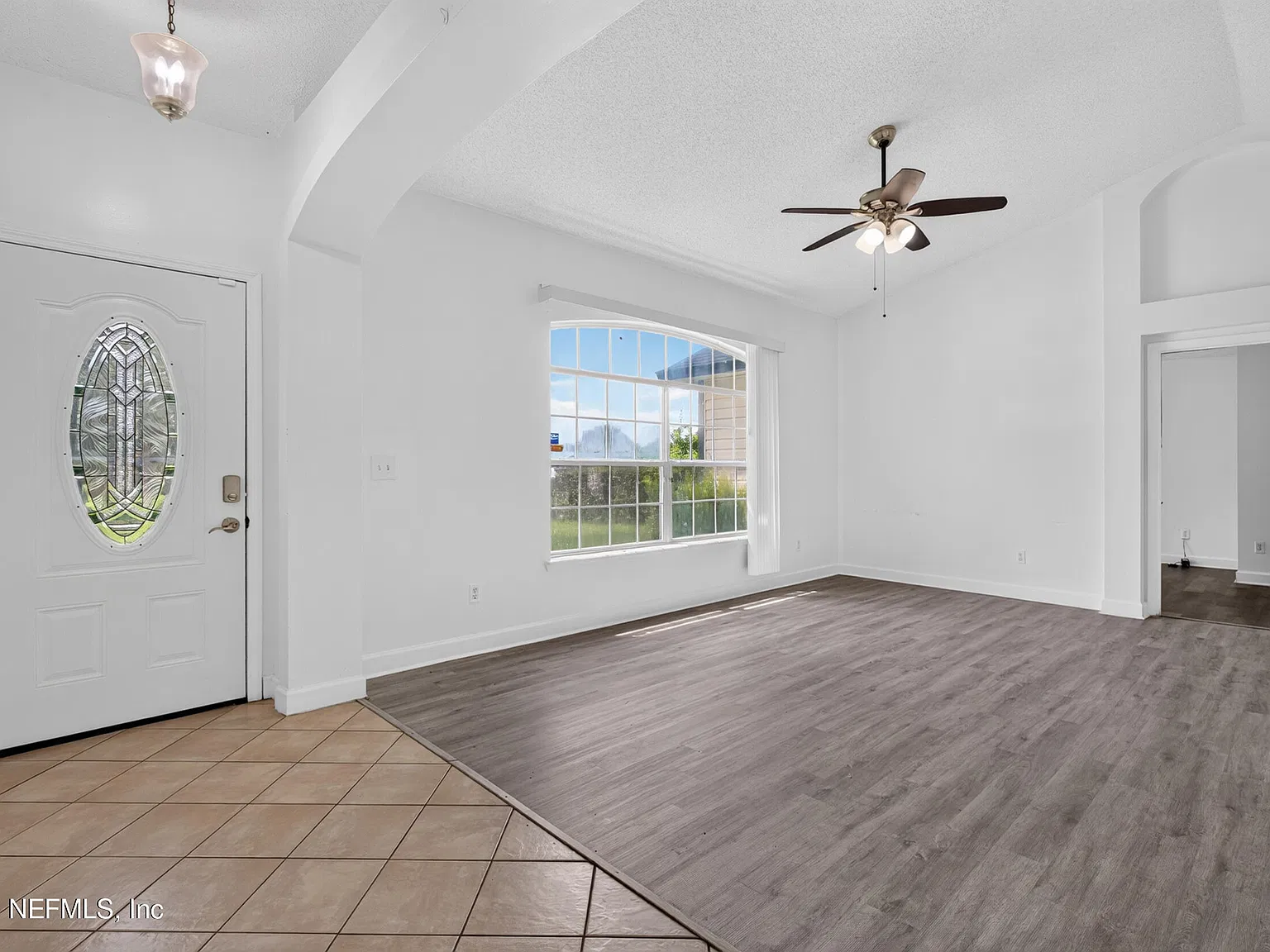 4 bed, 2.0 bath, 1910 sqft, $2,300 — Photo 3
