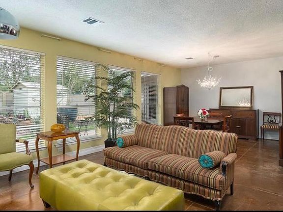 3rd image of 1302 Woodland Dr
