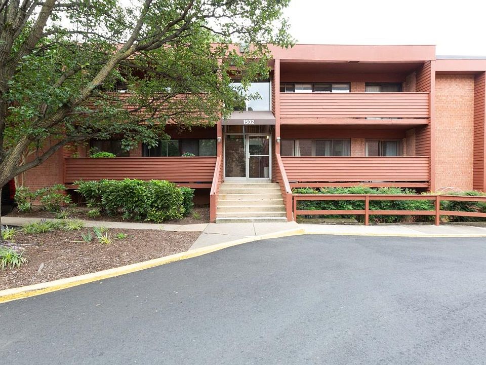 1st image of 1502 S George Mason Dr APT 22