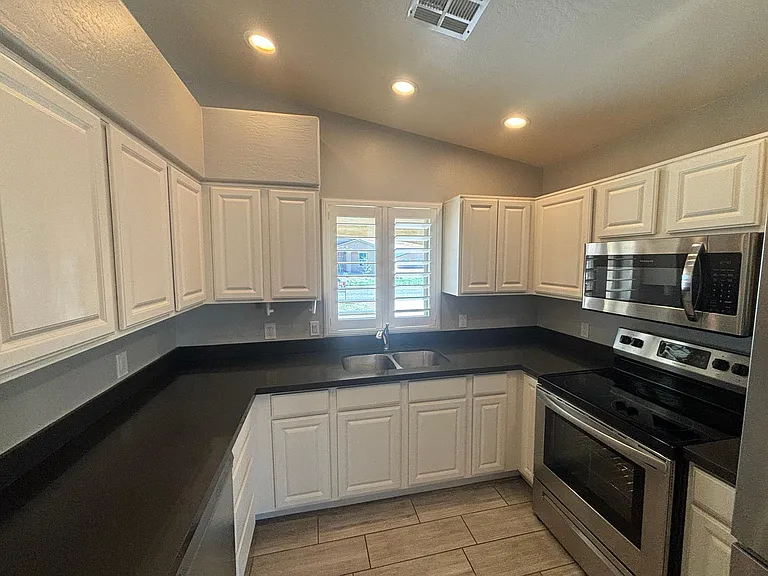 9088 W Rafael Dr — Photo 4