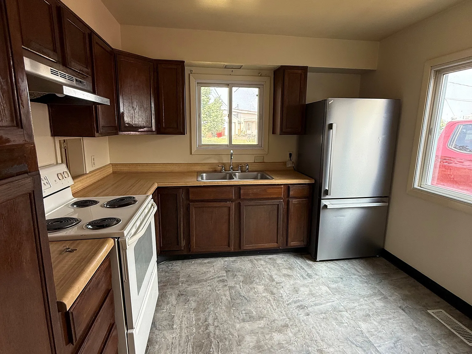 3 bed, 1800 sqft, $1,200 — Photo 2