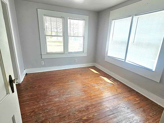 5th image of 1324 S Crocker St