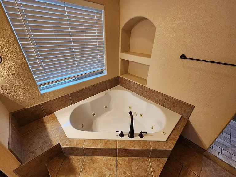 2105 San Patricio Loop — Photo 30