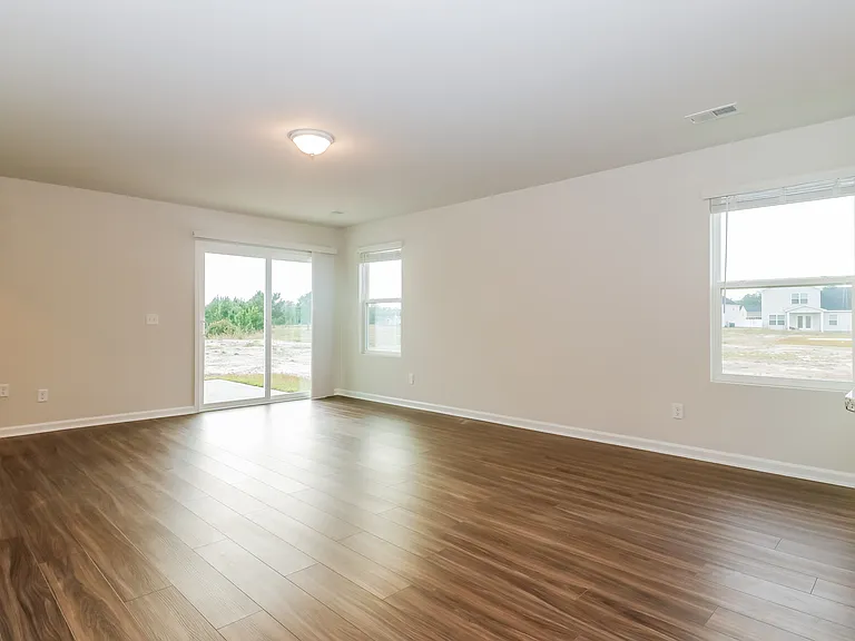 550 Wilkins Rd — Photo 3