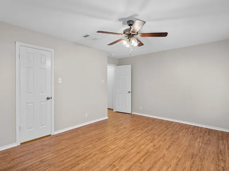 905 Lodosa Dr — Photo 13
