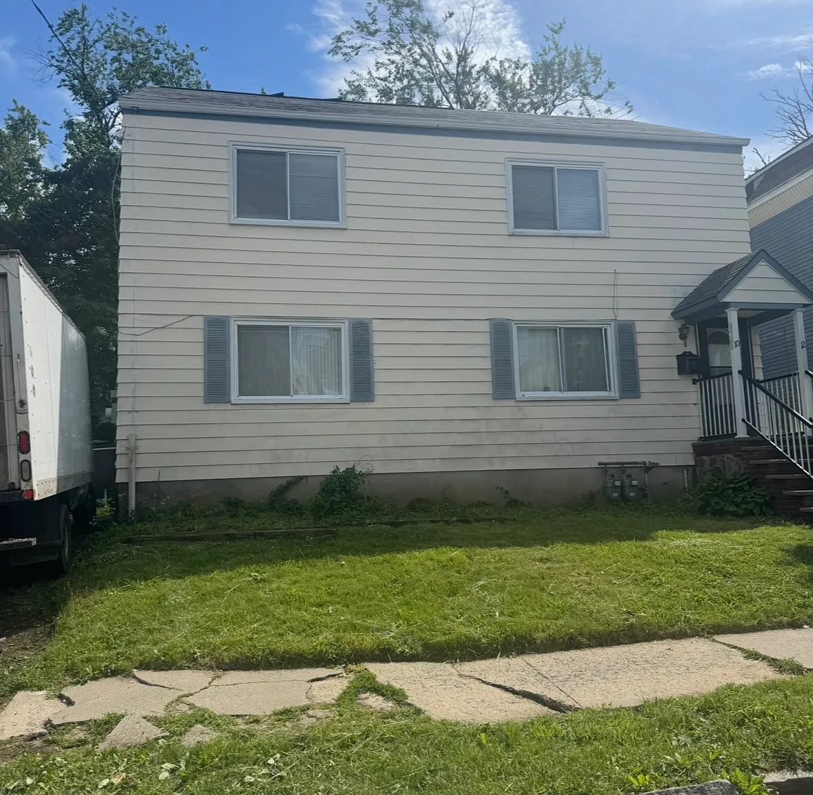 3 bed, $2,000 — Photo 1
