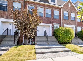 27 NW Springborough Blvd SW #15, Calgary, AB T3H5V8