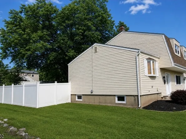 13 Patton Dr, Franklin Twp., NJ 08873