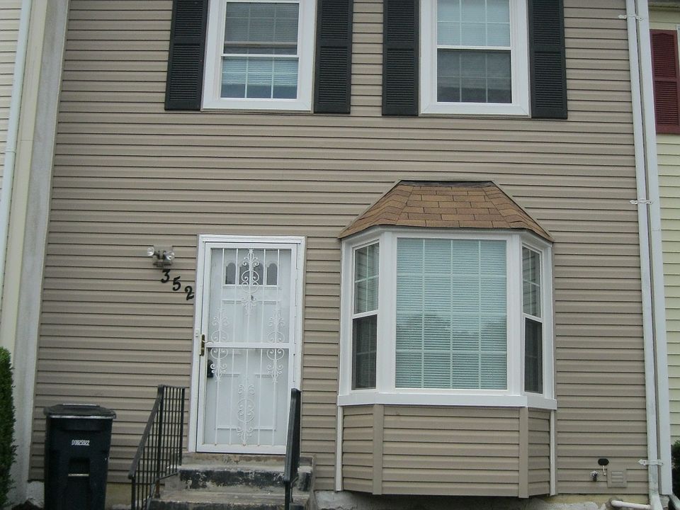 1st image of 352 Harry S Truman Dr