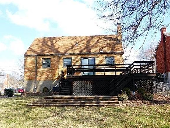 Large double tier decking in backyard.