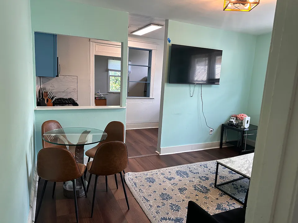 1620 V St SE #3