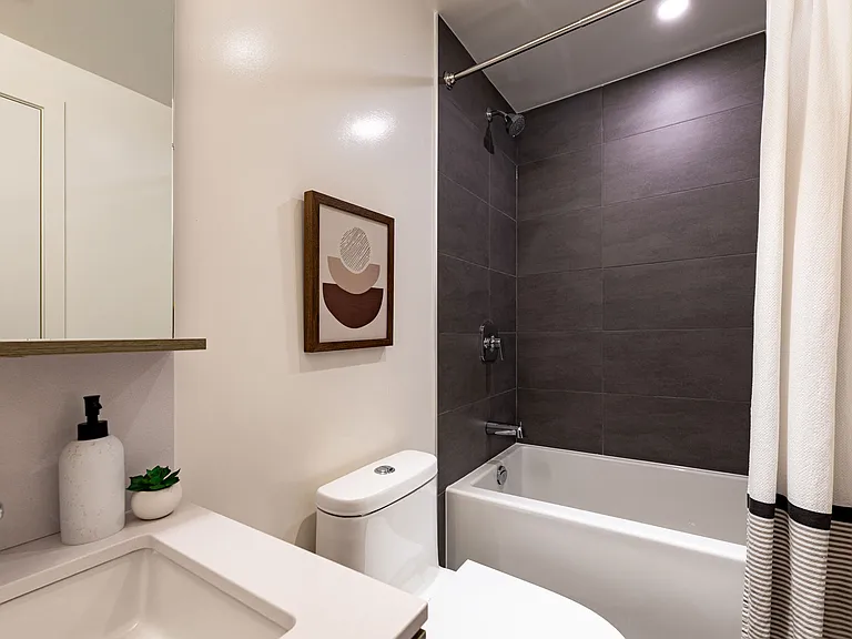 223 Redpath Ave — Photo 24