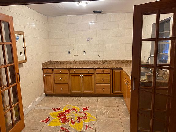 5th image of 8806 W Hamilton Ave