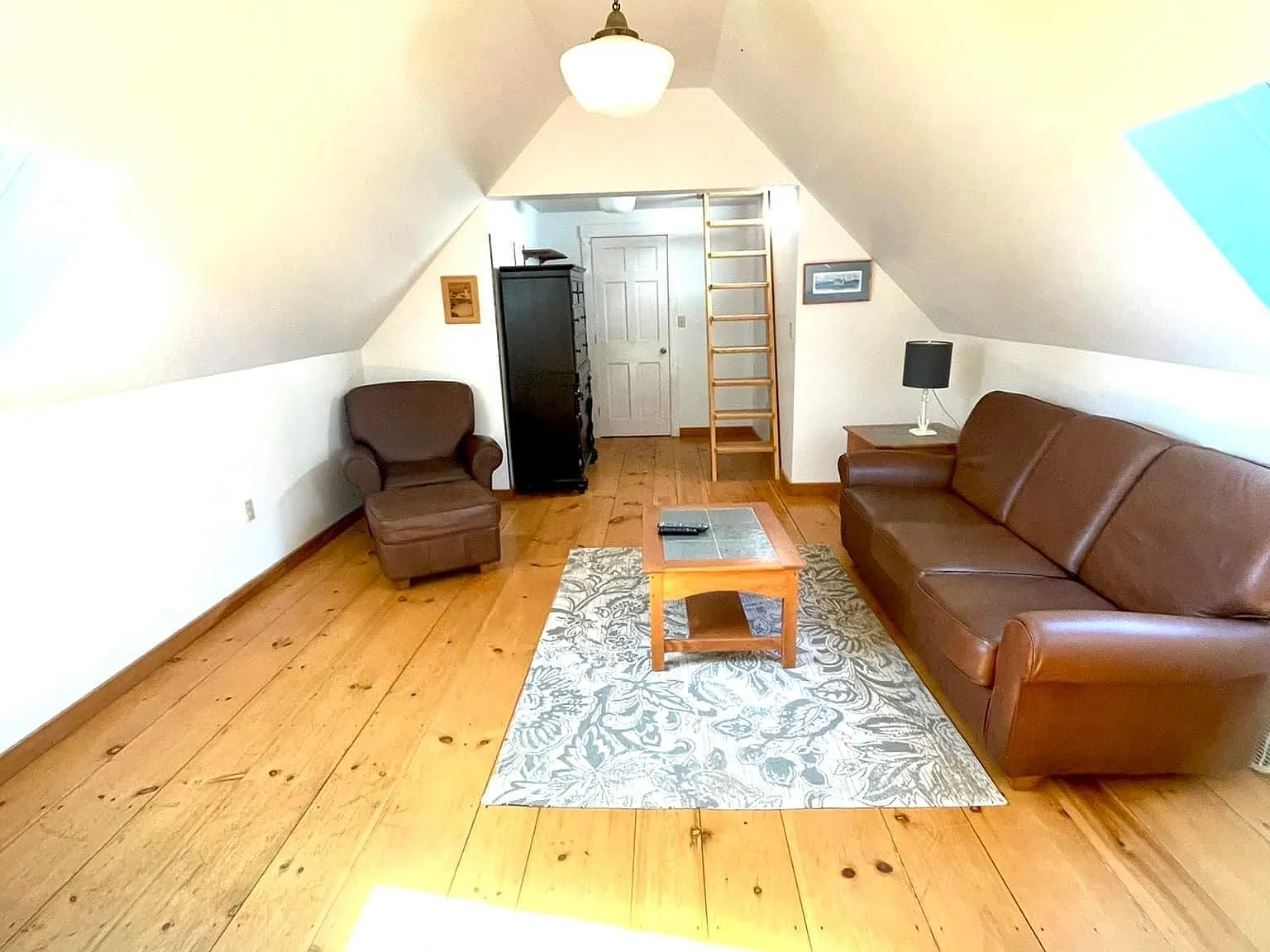 4 bed, 2.5 bath, $2,300 — Photo 1