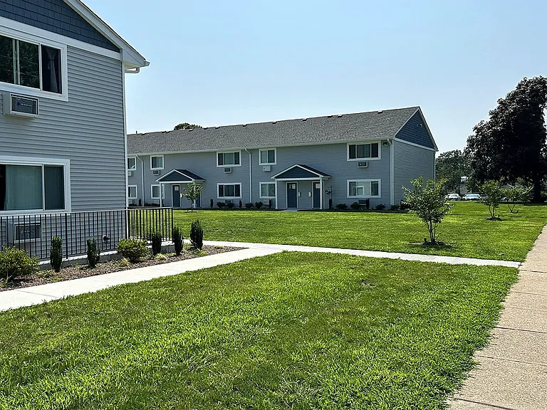 Brookwood at Sayville — Photo 12