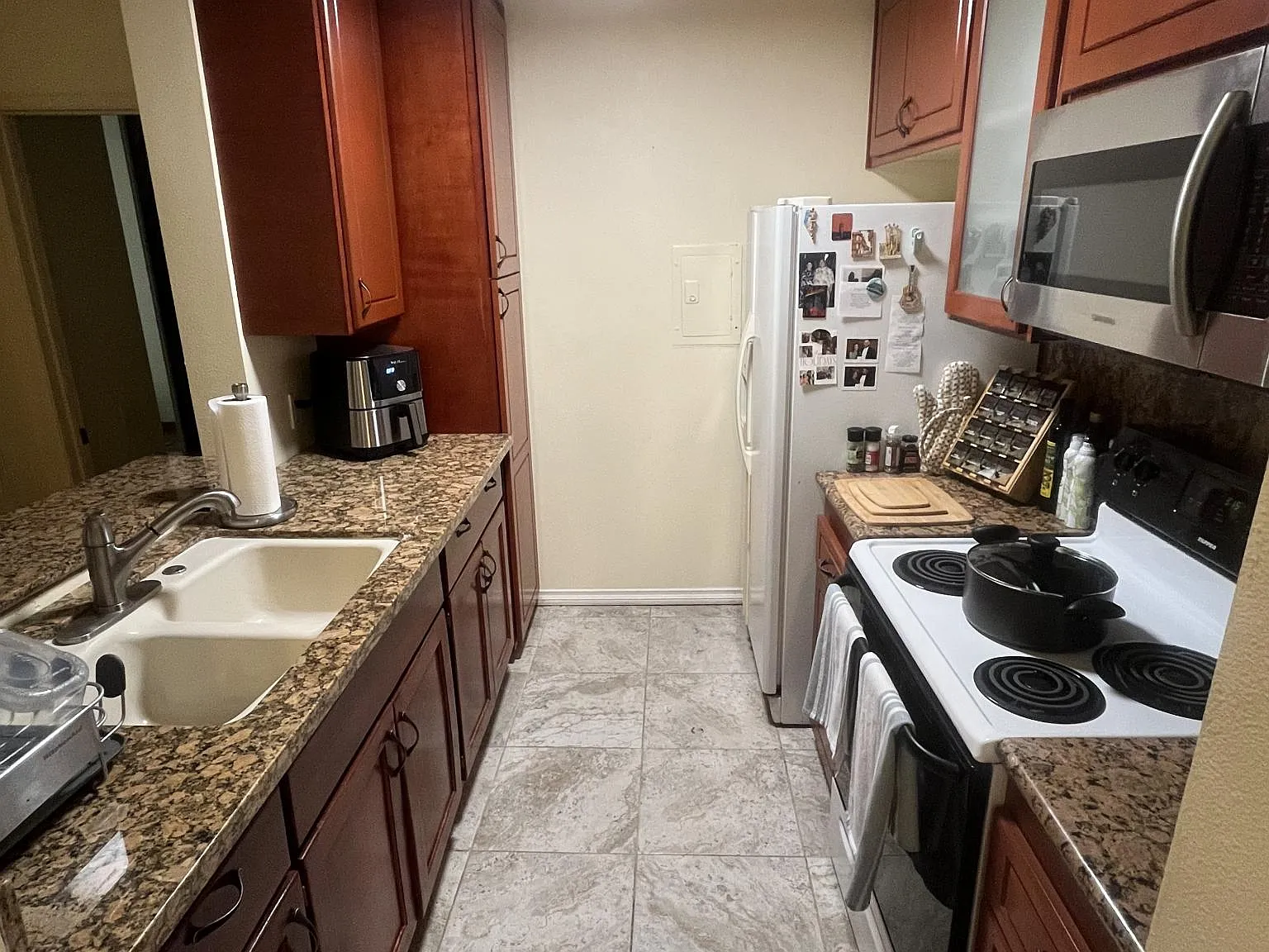 2 bed, 990 sqft, $2,500 — Photo 3