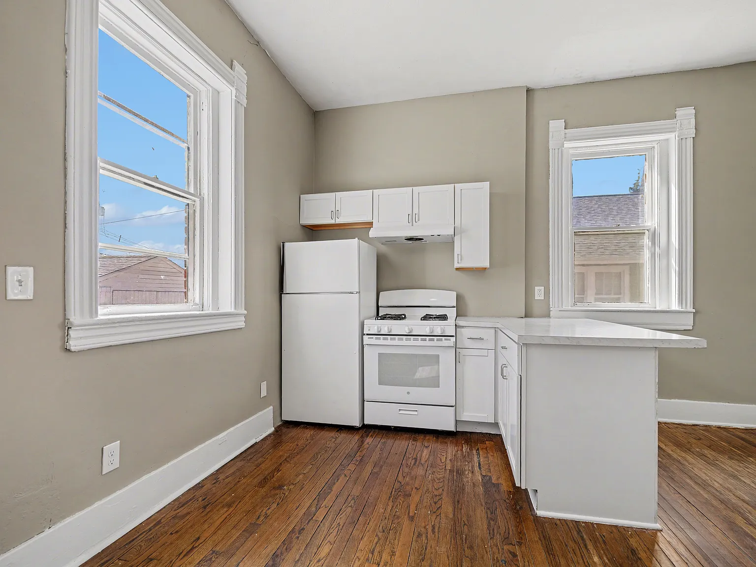 3 bed, 120 sqft, $1,600 — Photo 2