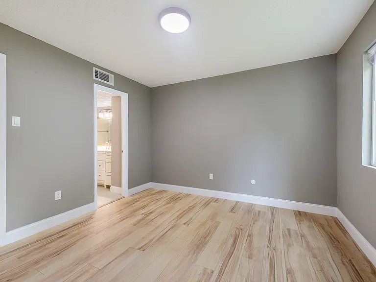 879 Dublin Dr #D — Photo 9