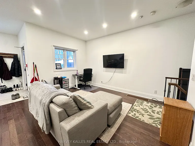 543 Palmerston Blvd #2 — Photo 3