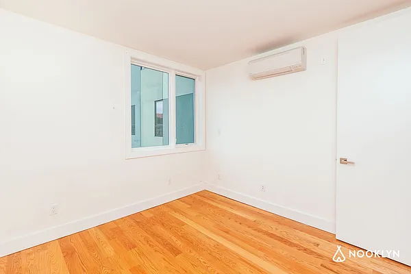Rented by Nooklyn NYC LLC | media 52