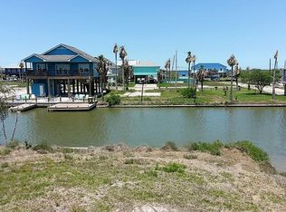 120 Channelview Rd, Rockport, TX 78382