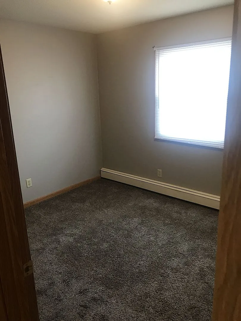 335 Iowa Ave — Photo 3