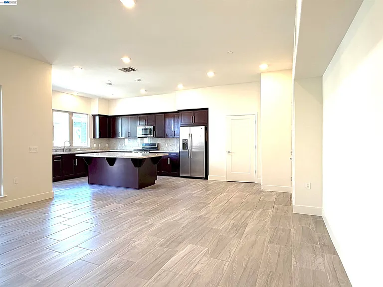 1625 Delano St #31A — Photo 6
