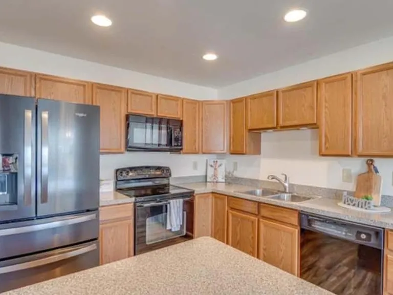 104 Fuzzy Tail Dr — Photo 2