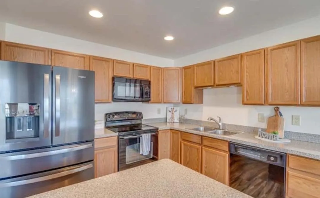 Building Photo - 104 Fuzzy Tail Dr