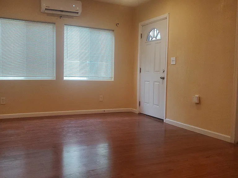 564 Alhambra St — Photo 14