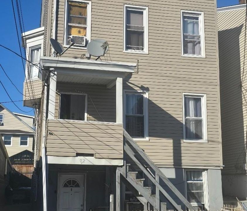 1st image of 32 Albion Ave