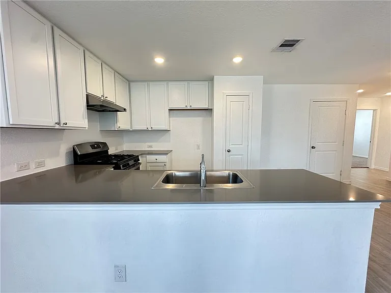 1203 Athena Dr — Photo 7