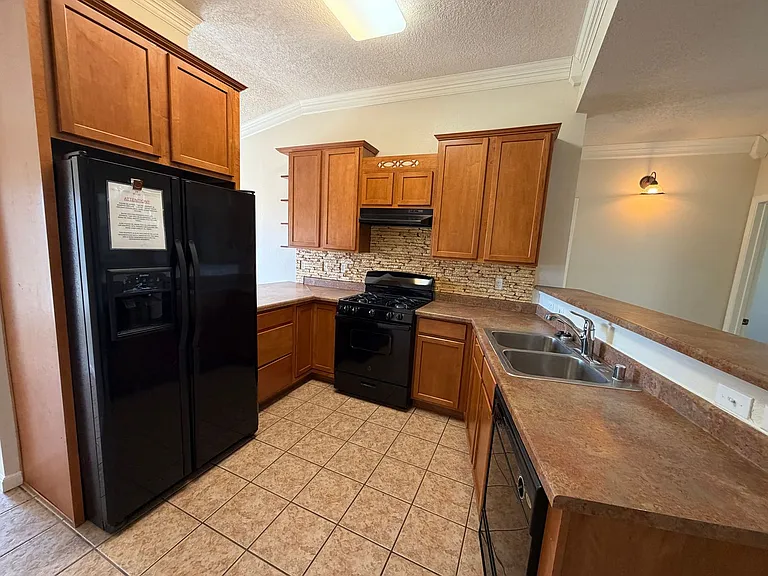 10540 Calle Merida NW — Photo 17