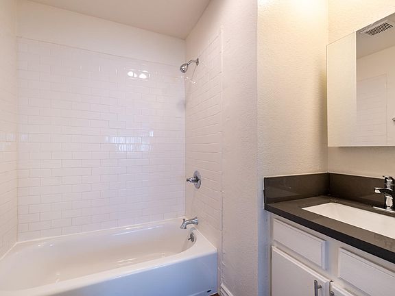 3rd image of 4124 N Eagle Rock Blvd #306A