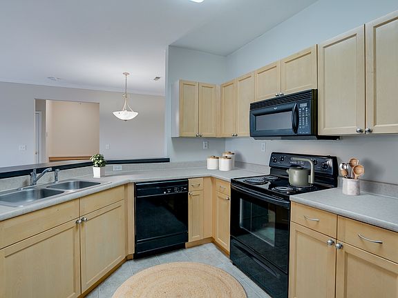 2nd image of 1200 Greenfield Pl #48-202