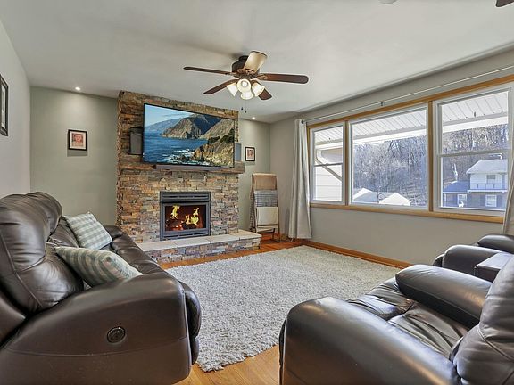 4th image of 1476 Pleasant Valley Dr