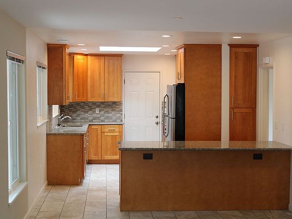3rd image of 150 Birch Ct