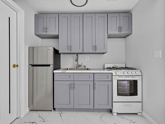 3rd image of 156 Orchard St APT 2C