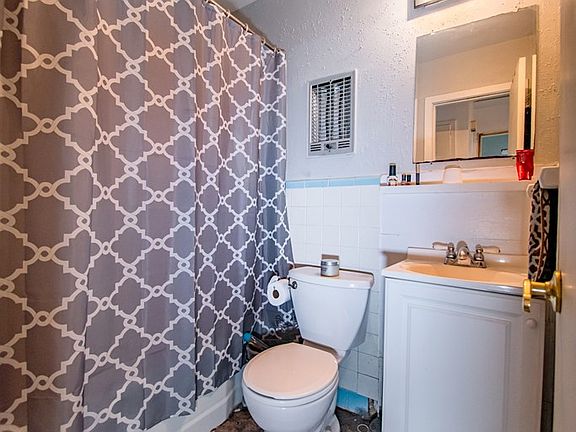 4th image of 624 Gardenia Ave