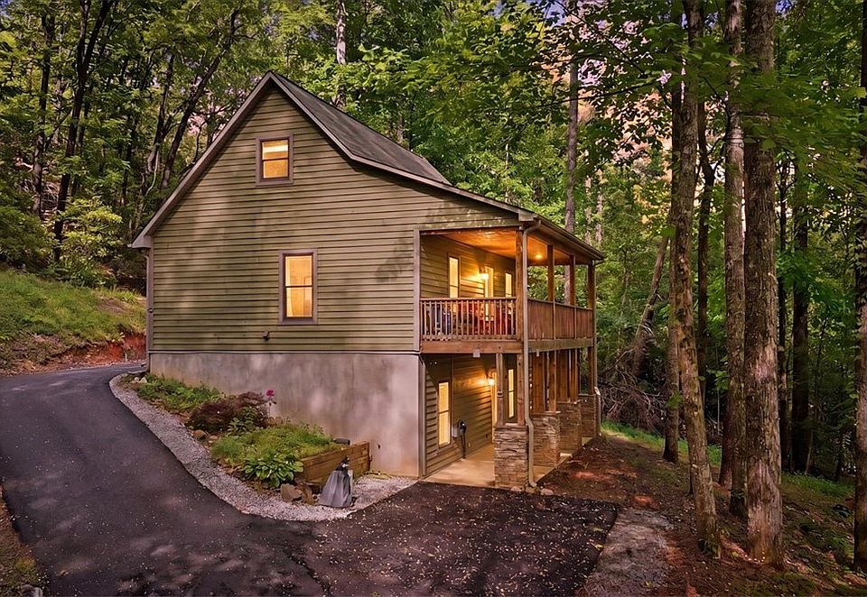 1st image of 4 Matthews Creek Ln
