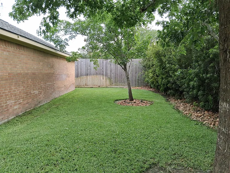 1722 Parklake Vlg — Photo 16
