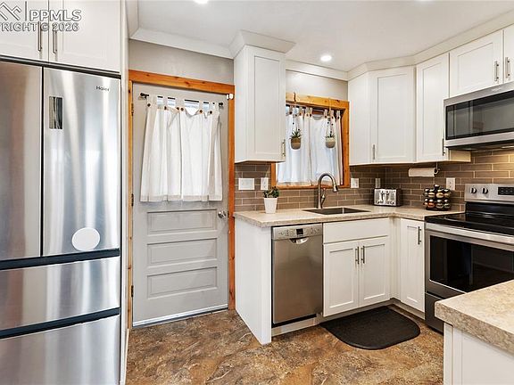 3rd image of 901 Wilson Dr