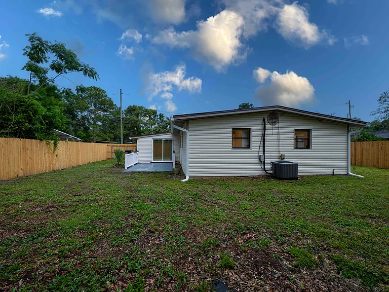 7441 Sandhurst Rd S — Photo 34